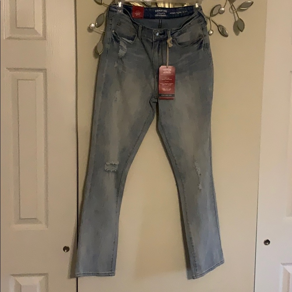 3/$25 Signature Levi Strauss size 6